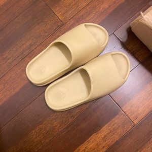 yeezy slides ‘desert sand’